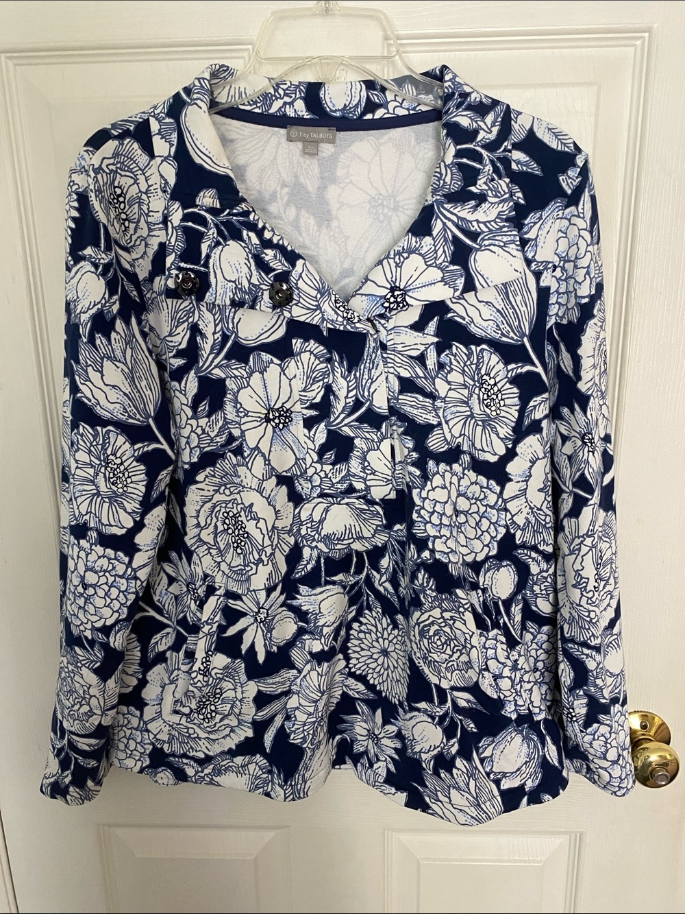 Talbots Navy &White Floral Button-Front Shirt/ classy sweatshirt with pockets